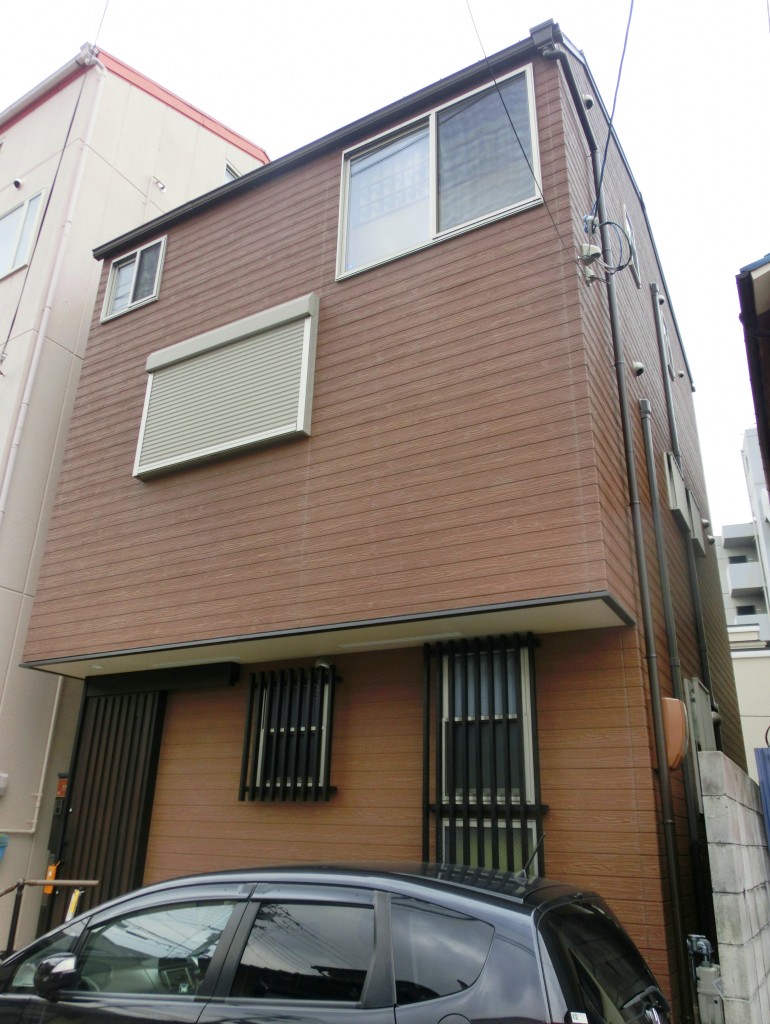 密集地で建てる都会の木の家３階建て
