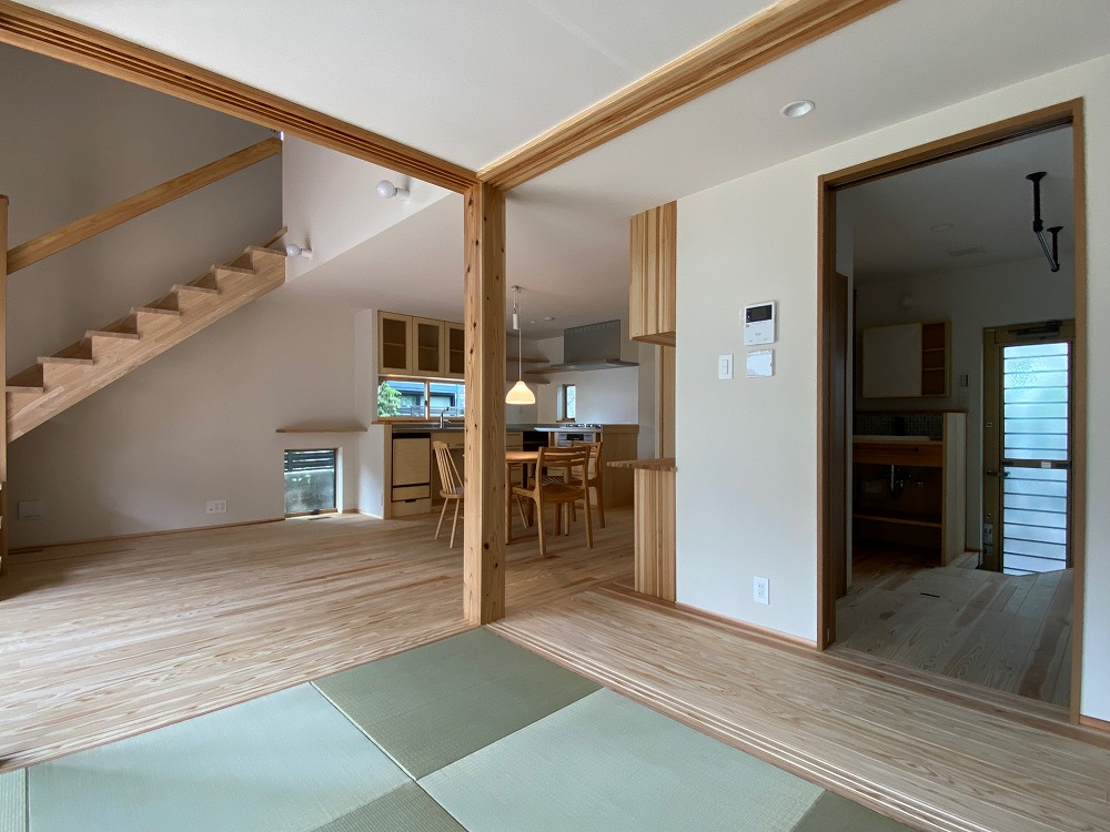 【 楽しい居場所2 】続きの畳の間。普段は建具も開放して、リビングと繋がる広い空間に