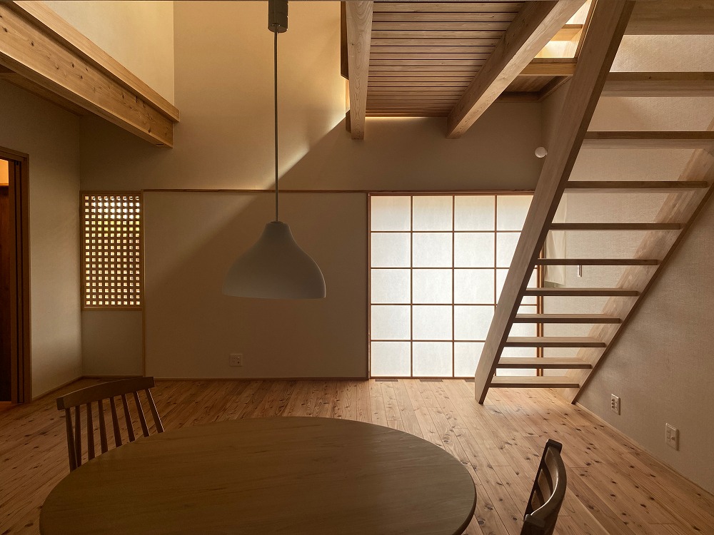 障子を閉めても十分な明かるさを確保できるのは、建物計画によるところが大きい